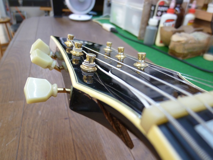 ネック折れ（塗装修正無し） | ネック折れなどギターの修理なら東京都