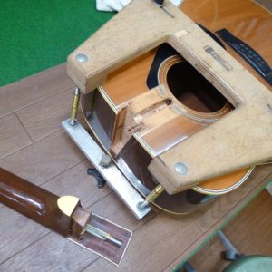 ネックリセット | ネック折れなどギターの修理なら東京都足立区【皆川